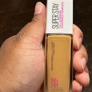 Maybelline 322 Golden Caramel Foundation Long-Lasting Coverage